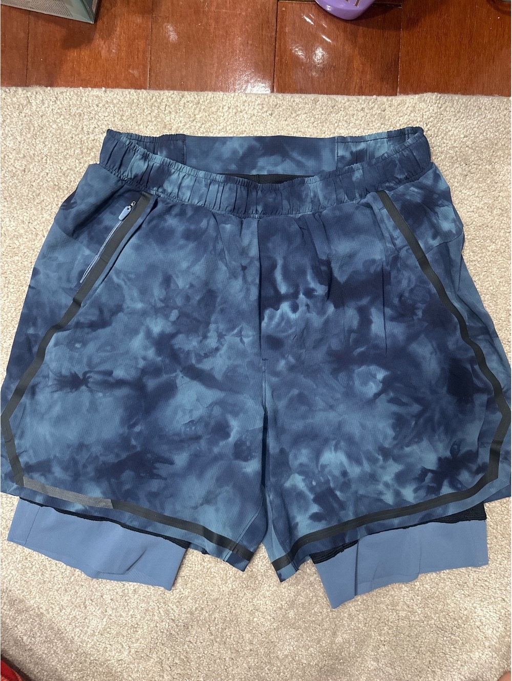 (5)Lululemon Men's Athletic Running Shorts with Inner Compression Layer, Size M